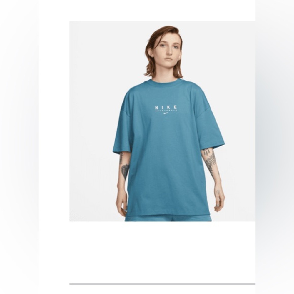 Nike Sportswear Essential